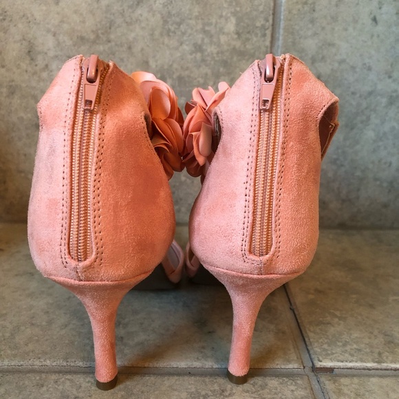 Pink Heels with Floral Details - Picture 3 of 4